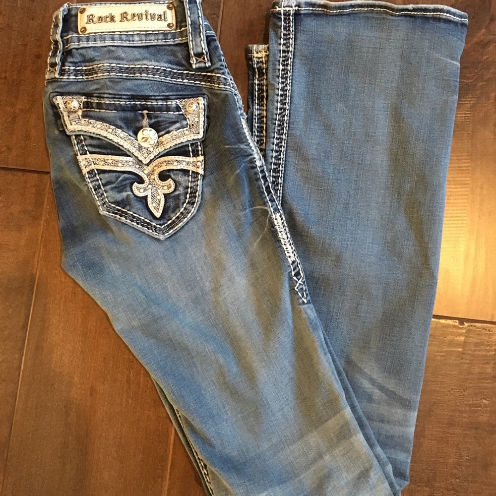 Women’s Rock Revival Jeans. 25